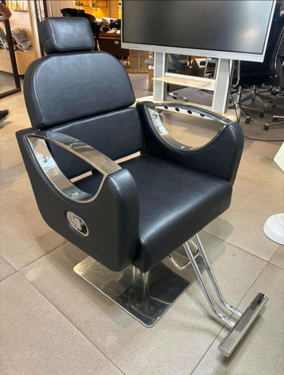 Professional Hydraulic Reclining Barber Chair with Headrest – Heavy Duty Luxury Salon Styling Chair (Black)